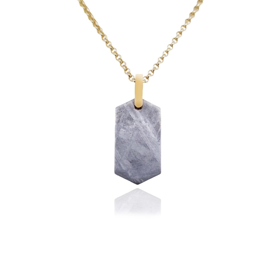 Minimalistický náhrdelník s hexagonovým meteoritem ze žlutého zlata